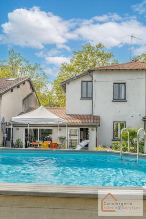 Maison à Lyon Parilly avec Piscine, Jardin, Parking Privé & Proche Eurexpo